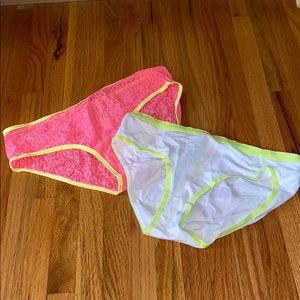 NWOT VS Women’s Medium Underwear Bundle (2)